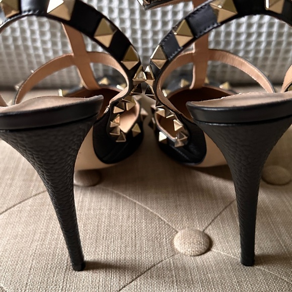 Valentino Garavani Rockstud Ankle Strap Pump in NERO - Picture 7 of 12